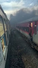 VIDEO: लोकमान्य तिलक एक्सप्रेस के एचओजी कपलर में लगी आग, मची अफरा तफरी