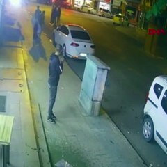 Kız arkadaşlarına laf atanı bıçaklayarak öldürdü