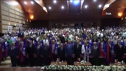 Enthousiasme des diplômés à la Faculté de médecine de l'Université de Sanko