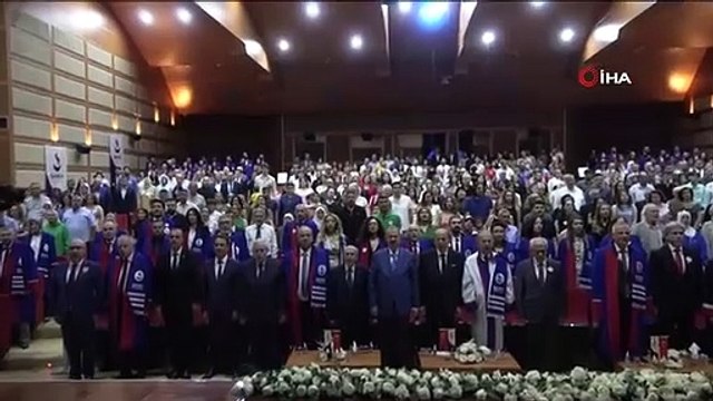 Enthousiasme des diplômés à la Faculté de médecine de l'Université de Sanko