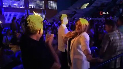 Concert d'Ali Pormehr avec les artistes azerbaïdjanais Şebnem Tovuzlu à Van