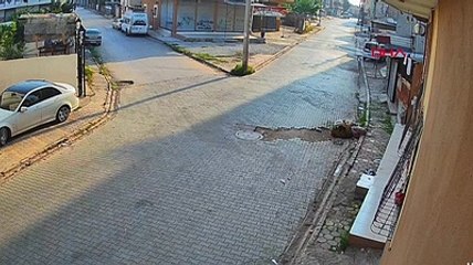 10 dakikada 3 kişiyi gasbedip damdan dama kaçtı! Yakayı dördüncü evin banyosunda ele verdi