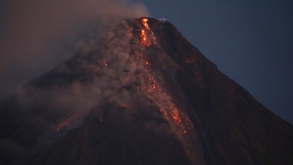 Continúa la amenaza de una erupción explosiva del volcán Mayón en Filipinas