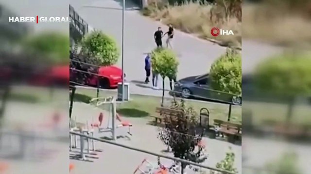 Çocuk parkında silahlı dehşet anları kameraya böyle yansıdı! Yaralılar var