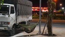 Tài xế mắc võng ngủ trên cao tốc TPHCM - Trung Lương