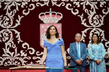 Isabel Díaz Ayuso toma posesión con un Gobierno madrileño renovado y aprovecha para lanzarle una advertencia a Pedro Sánchez