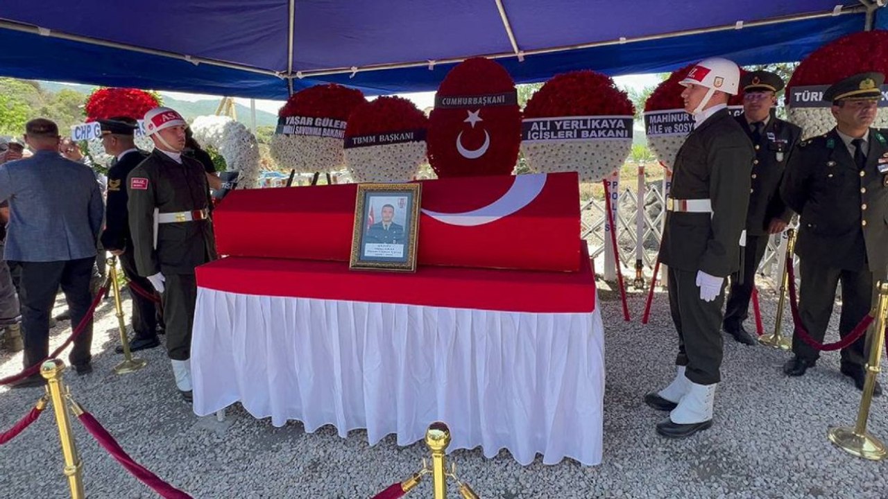 Şehit Piyade Uzman Çavuş Alpay Aras defnedildi