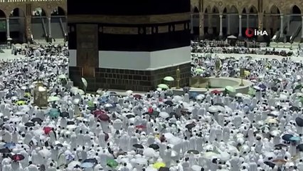 Hacı adayları bayram öncesi son cuma namazını Kabe'de kıldı