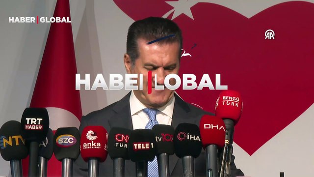 Duygusal anlar... Son konuşmasına yapan Mustafa Sarıgül gözyaşlarını tutamadı: Bugün itibarıyla TDP, CHP ile bütünleşmiştir