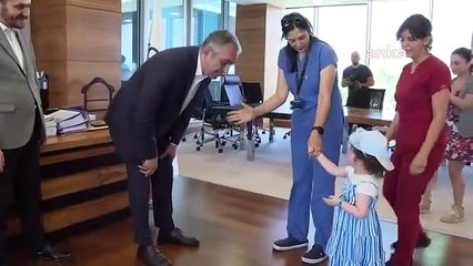 Le maire de Konyaaltı, Semih Esen, célébré avec son personnel