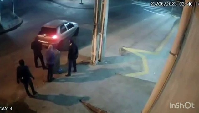 Homens encapuzados arrombam supermercado e furtam cofre