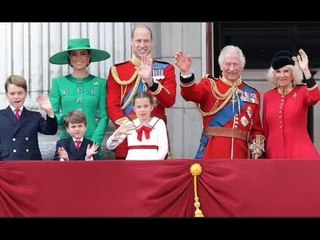 Un expert dit que la vraie raison pour laquelle Charles avait moins de monde sur le balcon du palais