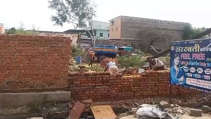 उद्योग विभाग की जमीन पर अवैध निर्माण, प्रशासन पर फोड़ा ठीकरा