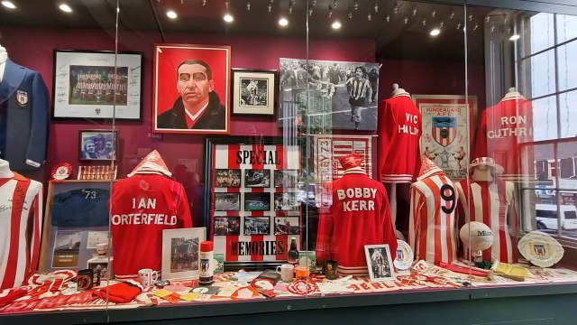 SAFC 1973 FA Cup squad member John Tones donates his Freedom of the City scroll to Sunderland Fans' Museum