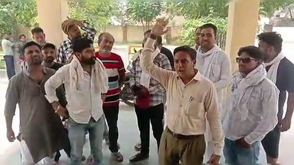 पेयजल संकट : गुस्साए शहरवासियों ने एसडीएम कक्ष में लगाया धरना