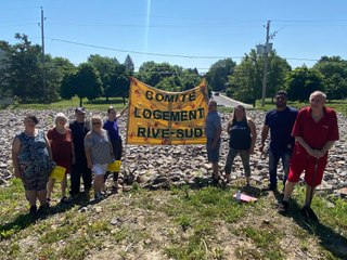 Manifestation pour des logements HLM à Châteauguay