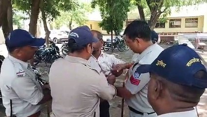 एसपी कार्यालय में व्यक्ति ने किया आत्मदाह का प्रयास, पुलिस ने लिया सुरक्षा में