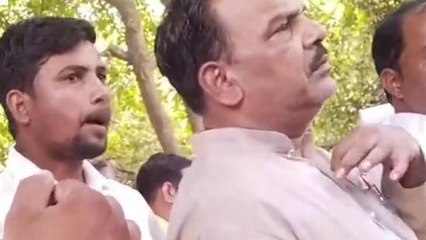 बाराबंकी: आवाज दबाने के लिए ग्राम प्रधान संगठनों ने थाने के बाहर पत्रकारों को घेरा...