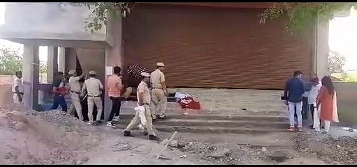 नियम विपरित निर्माण, तीन इमारतें सील