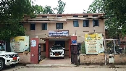 ग्राम पंचायतों में मजदूरों से काम कराने के स्थान पर चल रही मशीनें