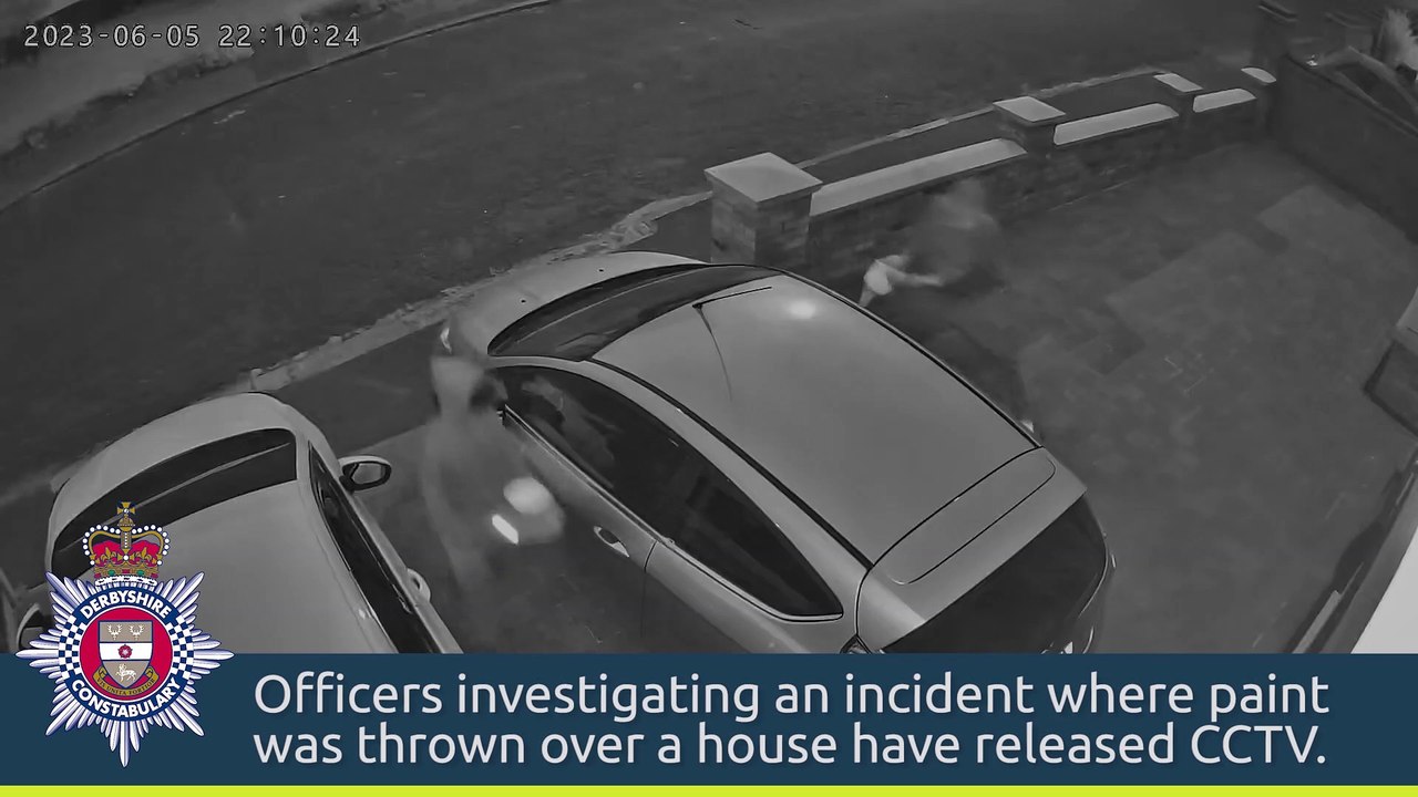 Derbyshire police hunt yobs who thow paint over house