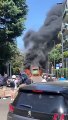 Milano, camion della raccolta rifiuti brucia in strada: 7 auto distrutte