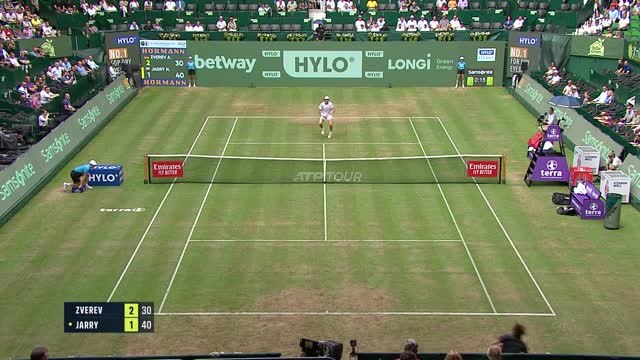 Zverev into Halle Open semis without dropping a set