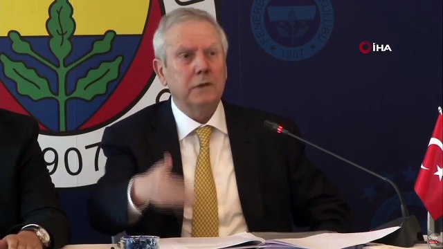 Aziz Yıldırım uyuya kalan basın mensubuna bakın nasıl tepki verdi