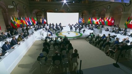 Petro aboga por plantear en cumbre UE-Celac "cambiar deuda por acción climática"