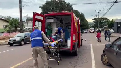 Ciclista tem lesão grave na cabeça após se envolver em acidente na Rua Jacarezinho