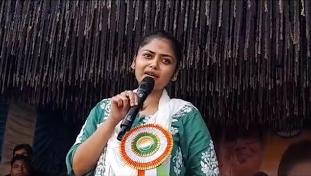 মোদী বড় বড় কথা বলেন, মমতাদি বড় বড় কাজ করেন: সায়নী ঘোষ
