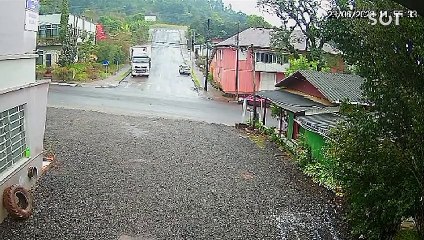 Caminhão desgovernado colide contra casa em Sulina; Por sorte ninguém ficou ferido