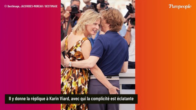 Avec un de ses élèves... : Alex Lutz évoque ses parents séparés et leurs histoires d'amour très atypiques