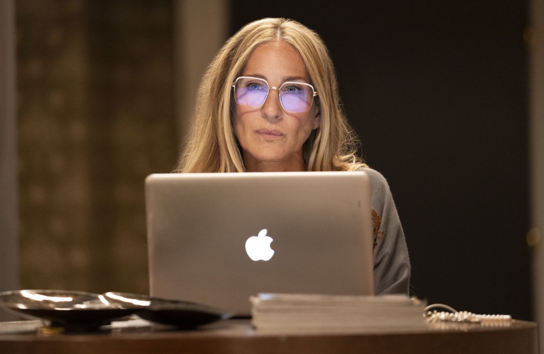 Sarah Jessica Parker dice que Carrie Bradshaw nunca se hizo la manicura en 'Sex and the City'