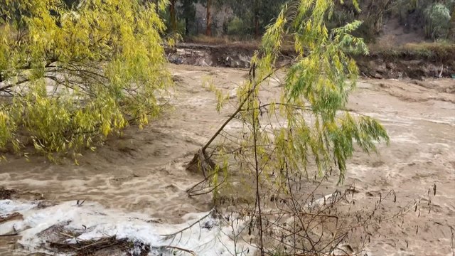 Fuertes lluvias ponen en alerta a la capital chilena por lluvias torrenciales inusuales