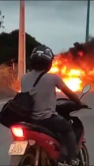 Ambulância que transportava criança e mais três pessoa pega fogo