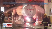 Tanker na may kargang kemikal, sumabit sa footbridge | GMA Integrated News Bulletin