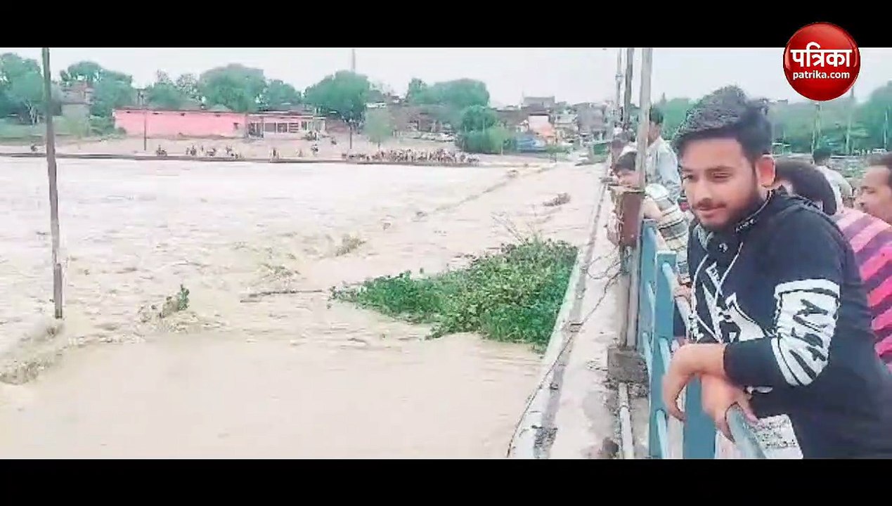 Video : झांसी में नदियों का बढ़ा जलस्तर, खुल गए...