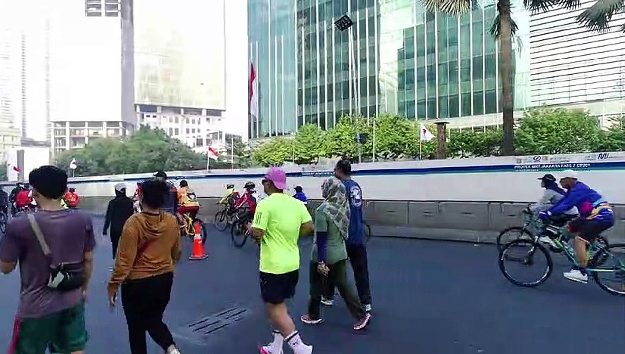 car free day sarinah ke halte bundaran hi