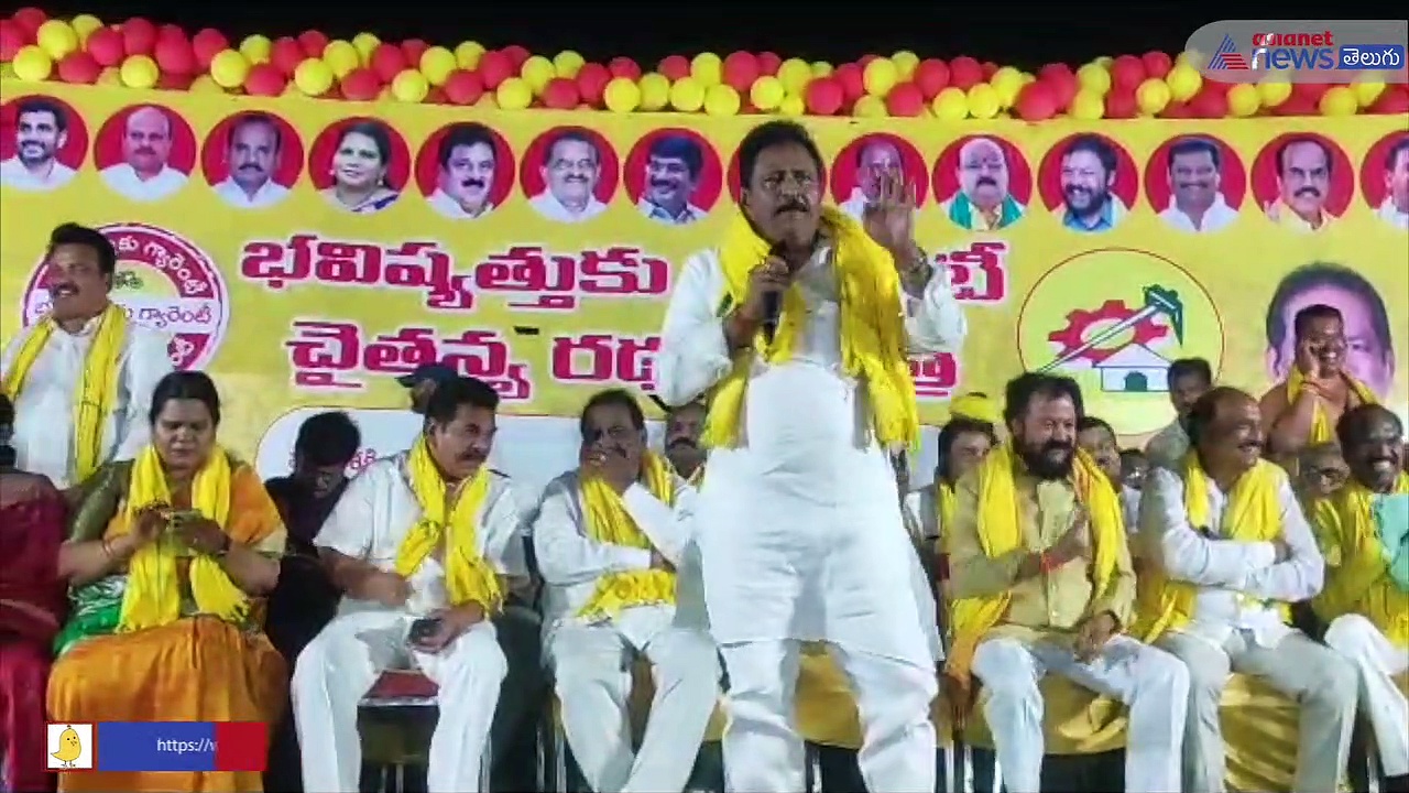 ఈదురు గాలులకు కుప్పకూలిన స్టేజి... టీడీపీ నేతలకు తప్పిన ప్రమాదం