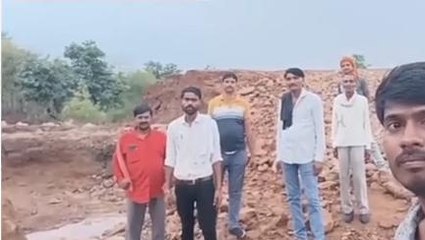 टीकमगढ़: पहली ही बारिश में खुली भ्रष्टाचार की पोल,ग्रामीणों ने की कार्रवाई की मांग
