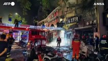 Cina, esplosione in un ristorante: almeno 31 morti