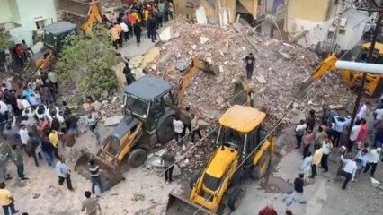 गुजरात: जामनगर में तीन मंजिला जर्जर इमारत गिरी, एक बच्चे सहित तीन की मौत