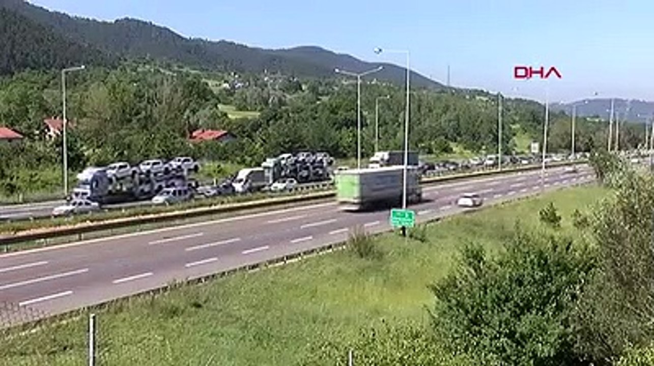 Bolu'da bayram trafiği; Ankara yönü yoğun, İstanbul yönü boş