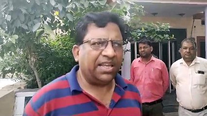 सड़ रहे शौचालय, आयुक्त को आया याद तो निरीक्षण को निकले, लगाई फटकार