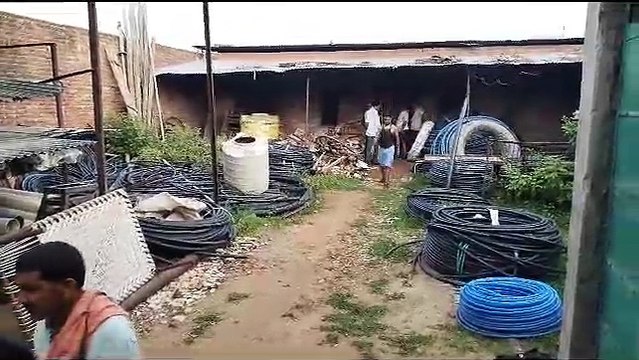 चोरियों को रोकने में पुलिस नाकाम, हार्डवेयर के गोदाम में छह लाख की चोरी, विरोध में बाजार बंद