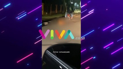 BIADAB! Pengendara Motor Seret Anjing yang Terikat Tali