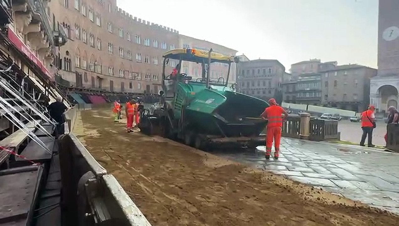 Palio, ? il giorno del tufo in Piazza del Campo
