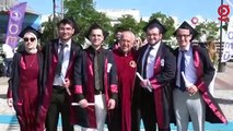 Diplomasını dersinden kaldığı profesör babasının elinden aldı