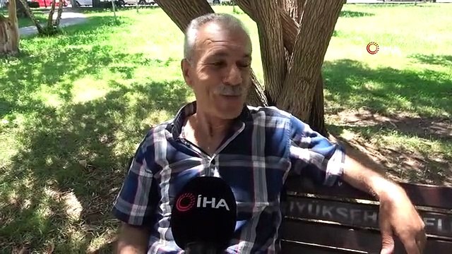Adana'da Termometreler 47 Dereceyi Gördü: Sıcaktan Bunalan Genç, Tişörtünü Çıkartıp Gezdi